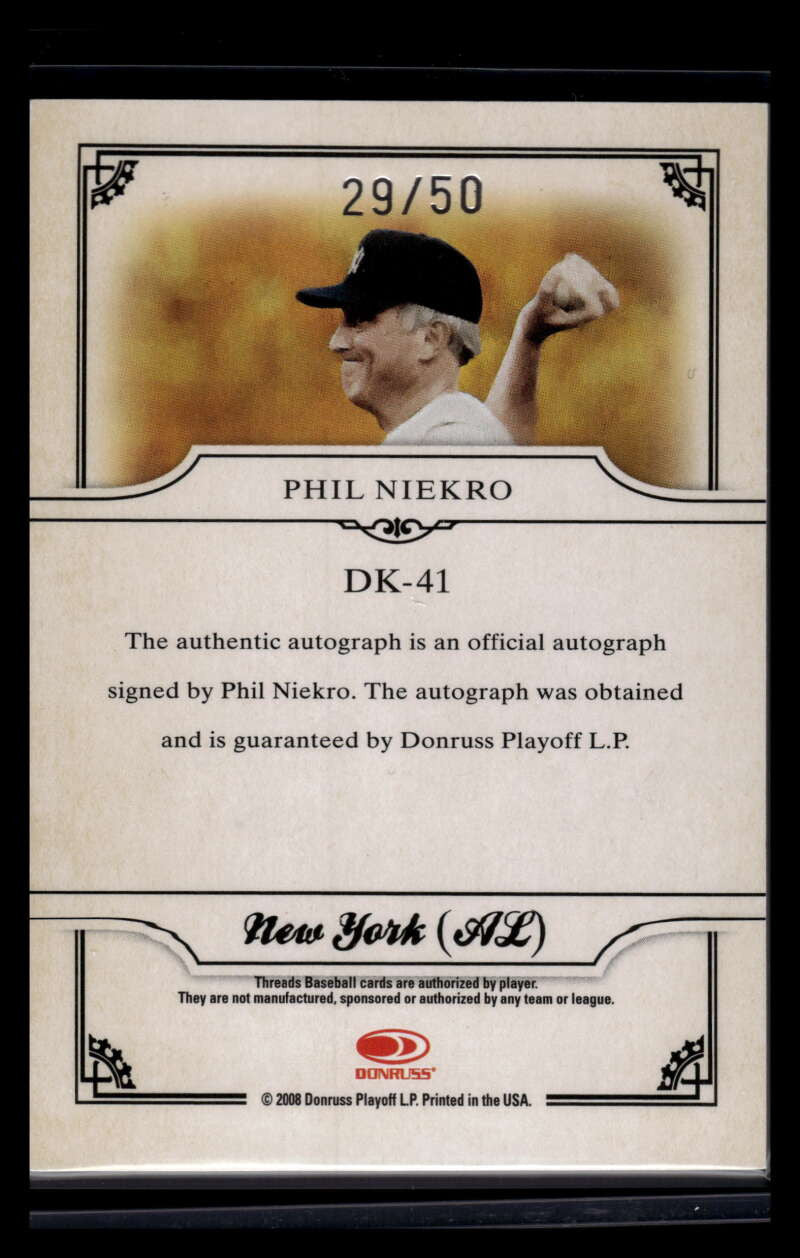 2008 Donruss Threads Diamond Kings Signatures 41 Phil Niekro Auto 29/50
