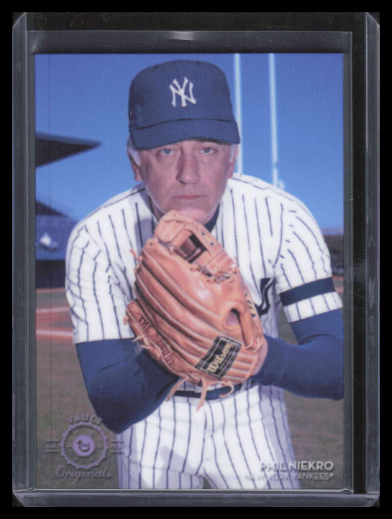 2016 Topps Legacies of Baseball Vault Metals Purple Logo vm33 Phil Niekro 5/50