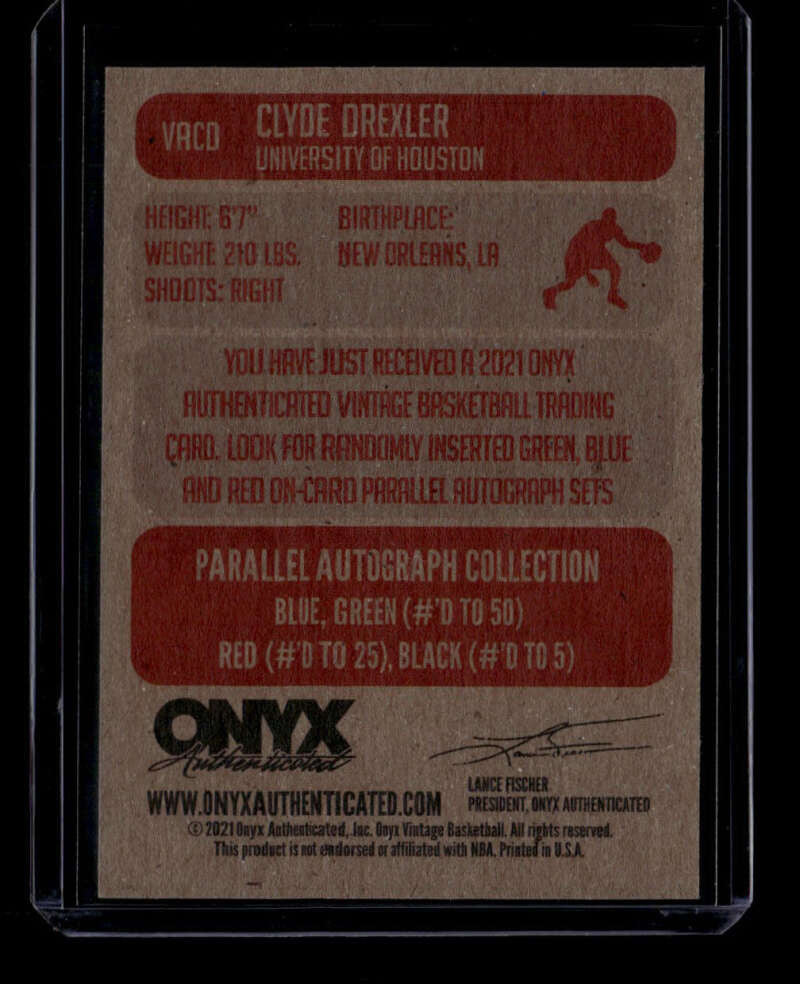 SOLD 175532 2021-22 Onyx Vintage Autographs Blue VACD Clyde Drexler Auto /50